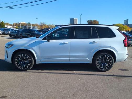 2026 Volvo XC90 B6 Ultra Dark Theme 7-Seater