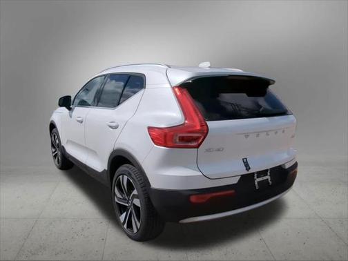 2025 Volvo XC40 Plus Bright Theme