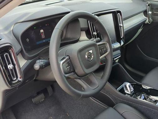 2025 Volvo XC40 Plus Bright Theme