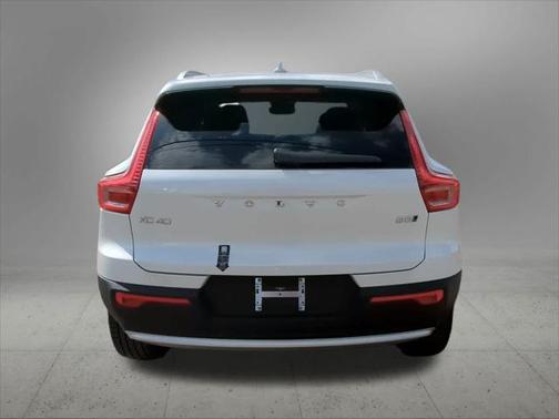 2025 Volvo XC40 Plus Bright Theme