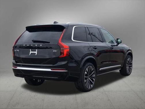 2025 Volvo XC90 B5 Plus 7-Seater