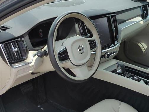 2023 Volvo V60 Cross Country B5 Plus