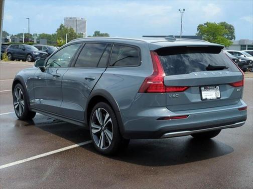 2023 Volvo V60 Cross Country B5 Plus