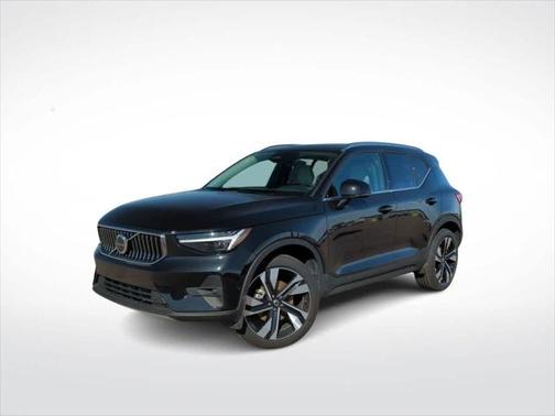 2025 Volvo XC40 B5 Plus Bright Theme