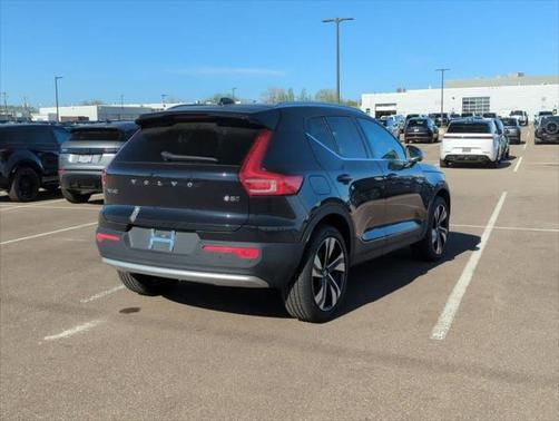2025 Volvo XC40 B5 Plus Bright Theme