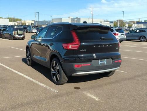 2025 Volvo XC40 B5 Plus Bright Theme