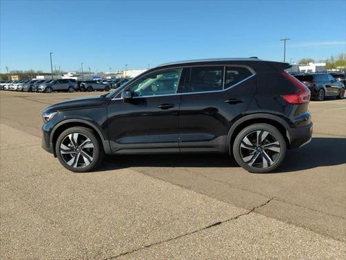 2025 Volvo XC40 B5 Plus Bright Theme