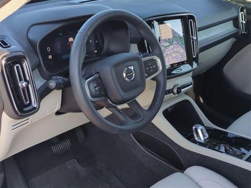 2025 Volvo XC40 B5 Plus Dark Theme