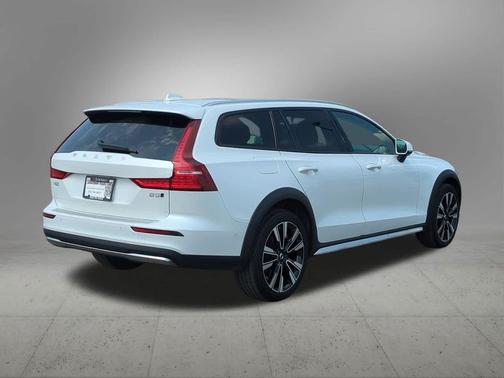 2023 Volvo V60 Cross Country B5 Ultimate