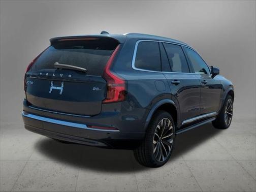 2025 Volvo XC90 B5 Plus 7-Seater