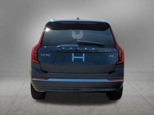 2025 Volvo XC90 B5 Plus 7-Seater