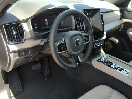 2025 Volvo XC90 B5 Plus 7-Seater