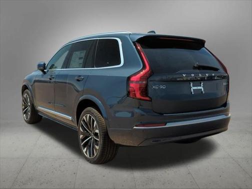 2025 Volvo XC90 B5 Plus 7-Seater