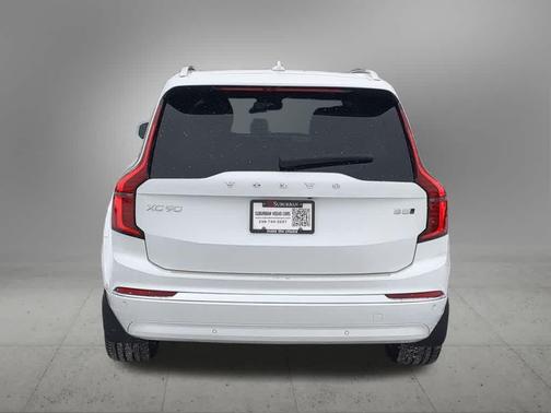 Crystal White Pearl 2025 Volvo XC90 B5 Plus 7-Seater