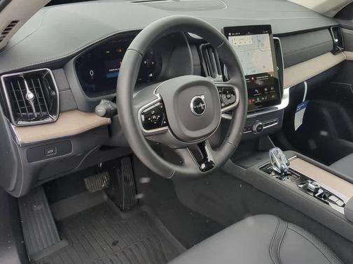 Crystal White Pearl 2025 Volvo XC90 B5 Plus 7-Seater