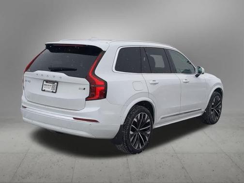 Crystal White Pearl 2025 Volvo XC90 B5 Plus 7-Seater