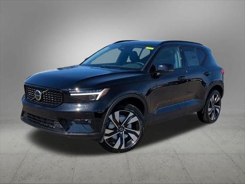 2025 Volvo XC40 Plus Dark Theme