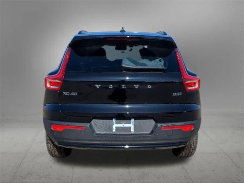 2025 Volvo XC40 Plus Dark Theme