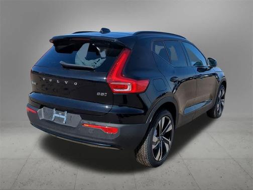 2025 Volvo XC40 Plus Dark Theme