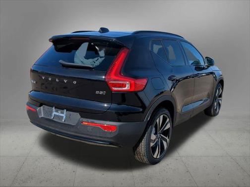 2025 Volvo XC40 Plus Dark Theme