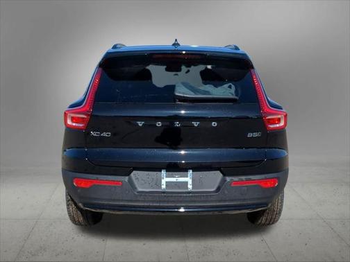 2025 Volvo XC40 Plus Dark Theme