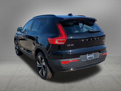 2025 Volvo XC40 Plus Dark Theme