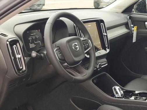 2025 Volvo XC40 B5 Plus Dark Theme