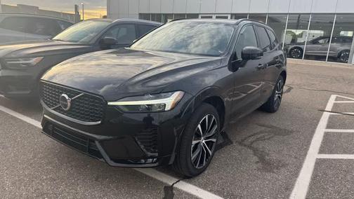 Onyx Black Metallic 2024 Volvo XC60 B5 Plus Dark Theme