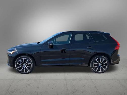 Onyx Black Metallic 2024 Volvo XC60 B5 Plus Dark Theme