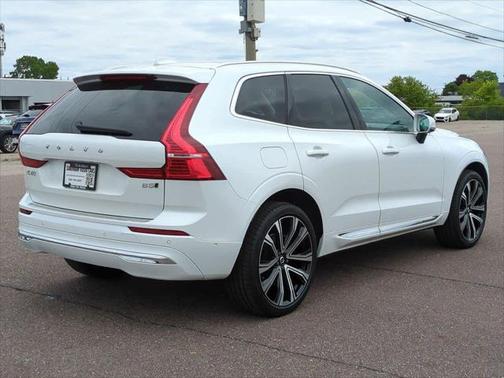 2023 Volvo XC60 B5 Ultimate Bright Theme