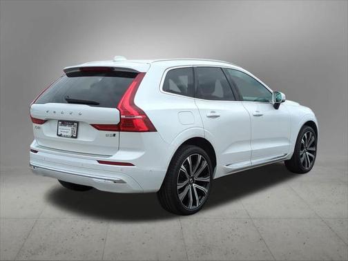 2023 Volvo XC60 B5 Ultimate Bright Theme