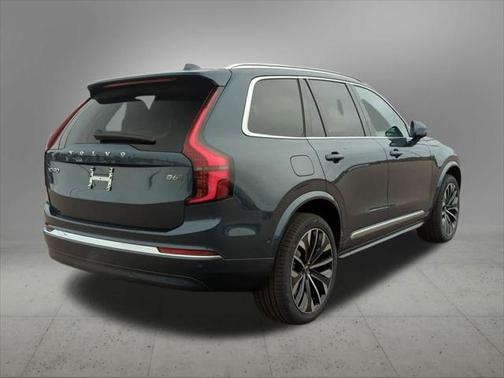 2025 Volvo XC90 B6 Plus 7-Seater