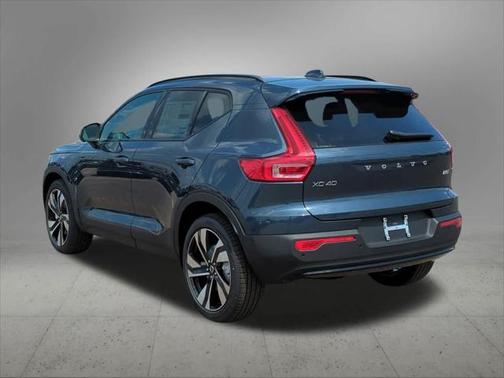 2026 Volvo XC40 B5 Ultra