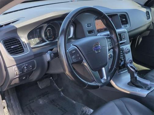 2018 Volvo V60 Cross Country T5