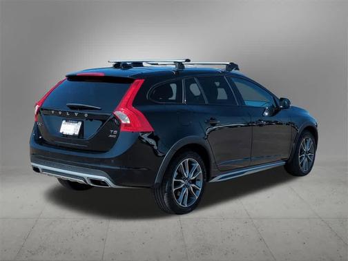 2018 Volvo V60 Cross Country T5