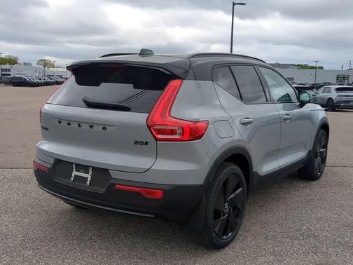 Vapour Grey Metallic 2026 Volvo XC40 Black Edition Ultra, B5 AWD Gas (mild hybrid)