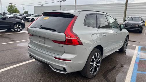 Vapour Grey Metallic 2024 Volvo XC60 B5 Plus Dark Theme