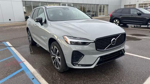 Vapour Grey Metallic 2024 Volvo XC60 B5 Plus Dark Theme