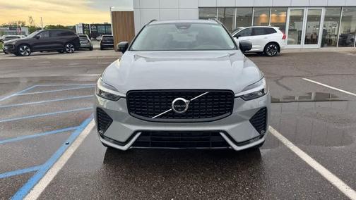 Vapour Grey Metallic 2024 Volvo XC60 B5 Plus Dark Theme