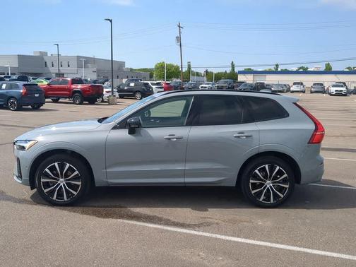 Vapour Grey Metallic 2024 Volvo XC60 B5 Plus Dark Theme