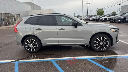 Vapour Grey Metallic 2024 Volvo XC60 B5 Plus Dark Theme