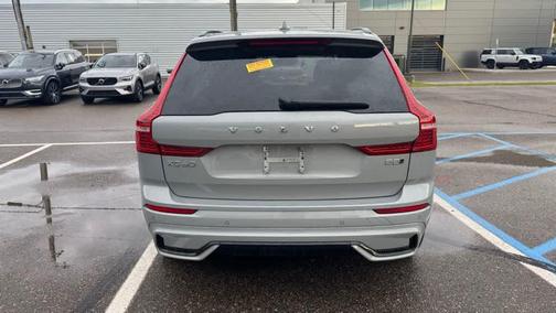 Vapour Grey Metallic 2024 Volvo XC60 B5 Plus Dark Theme