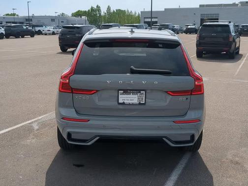 Vapour Grey Metallic 2024 Volvo XC60 B5 Plus Dark Theme