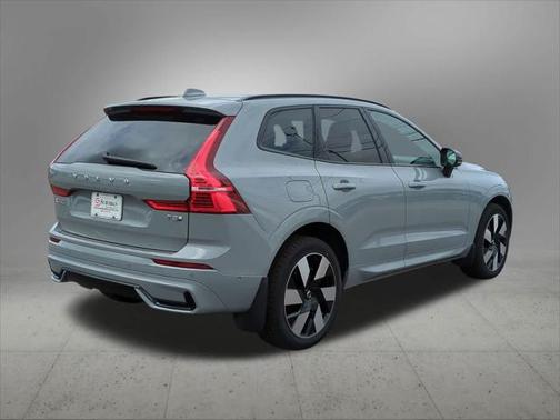 2025 Volvo XC60 Plug-In Hybrid T8 Plus