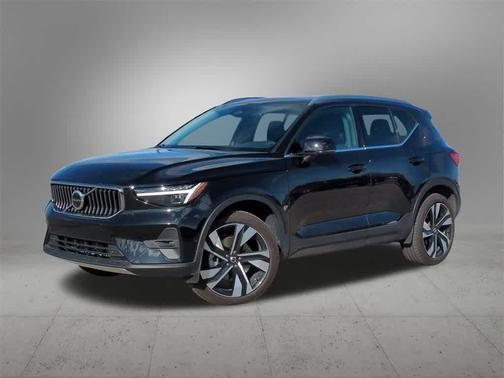 2023 Volvo XC40 B5 Ultimate Bright Theme