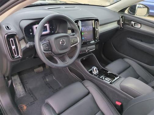 2023 Volvo XC40 B5 Ultimate Bright Theme