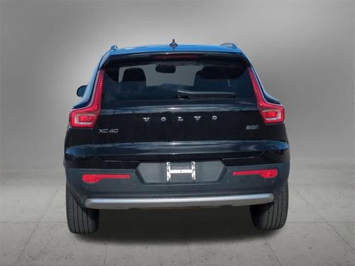 2023 Volvo XC40 B5 Ultimate Bright Theme