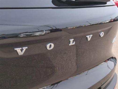 2023 Volvo XC40 B5 Ultimate Bright Theme