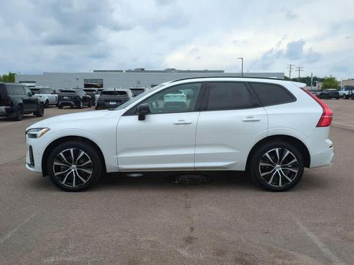 White 2024 Volvo XC60 B5 Plus Dark Theme