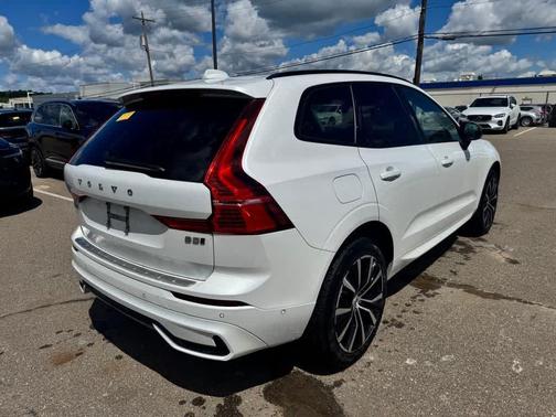 White 2024 Volvo XC60 B5 Plus Dark Theme